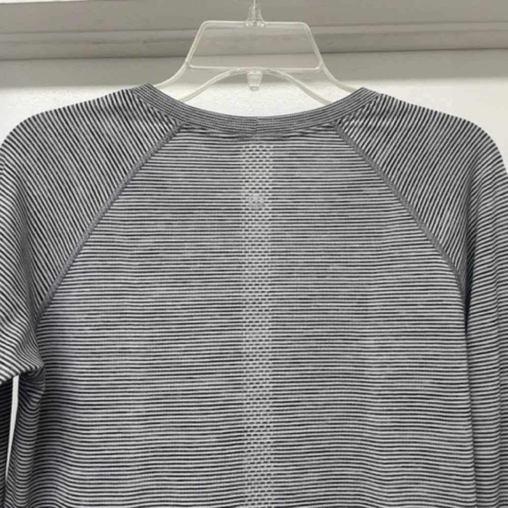 Lululemon Swiftly Tech Long Sleeve 2.0 Tempo Stripe EUC - Picture 10 of 11